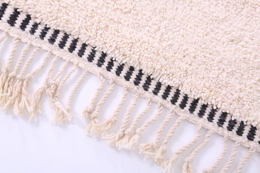 Berber rug in pure wool, handmade using traditional methods, 2/3 m