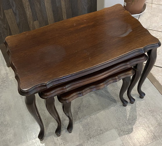 Image 1 of Ensemble de 3 tables basses gigognes rustiques style Louis XV 1950