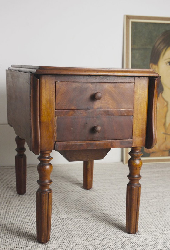Antique French Pembroke Drop Leaf Table, Walnut Veneer Extendable End Table With Drawers, French Provincial (photo 39 of 41)