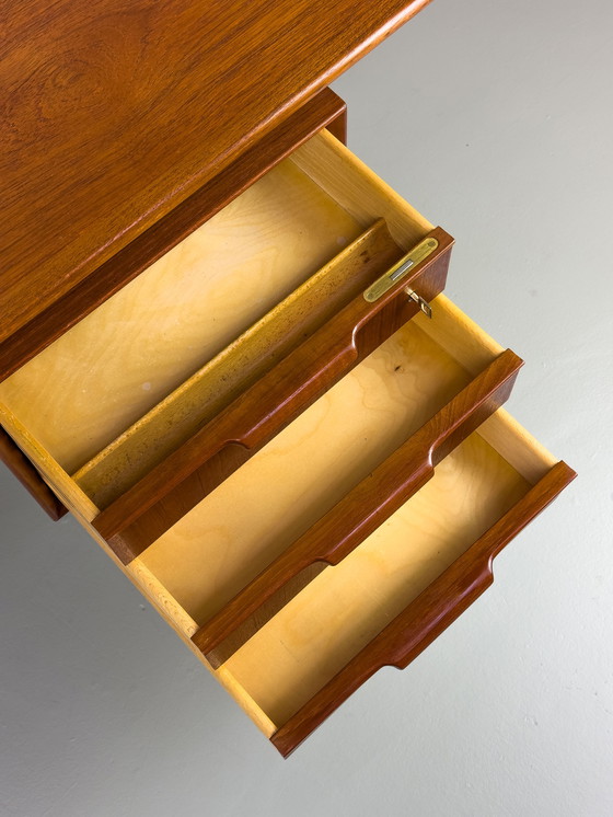 Image 1 of Modèle 75 Teak Desk From Omann Jun, 1960S