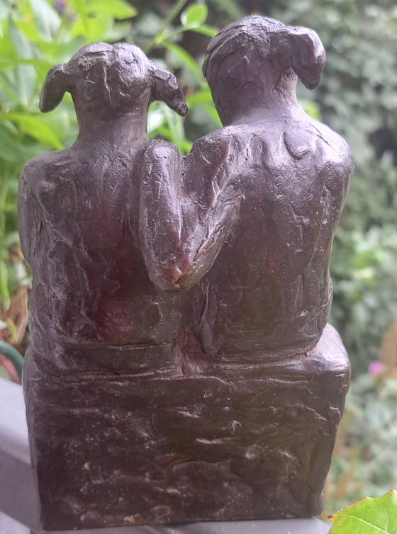 Mother and daughter with rabbit in bronze – Sculpture (photo 4 of 7)
