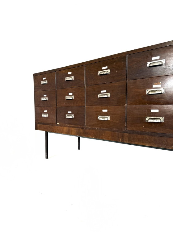 Image 1 of Vintage eikenhouten winkelvitrine/toonbank, Duitsland ‘50