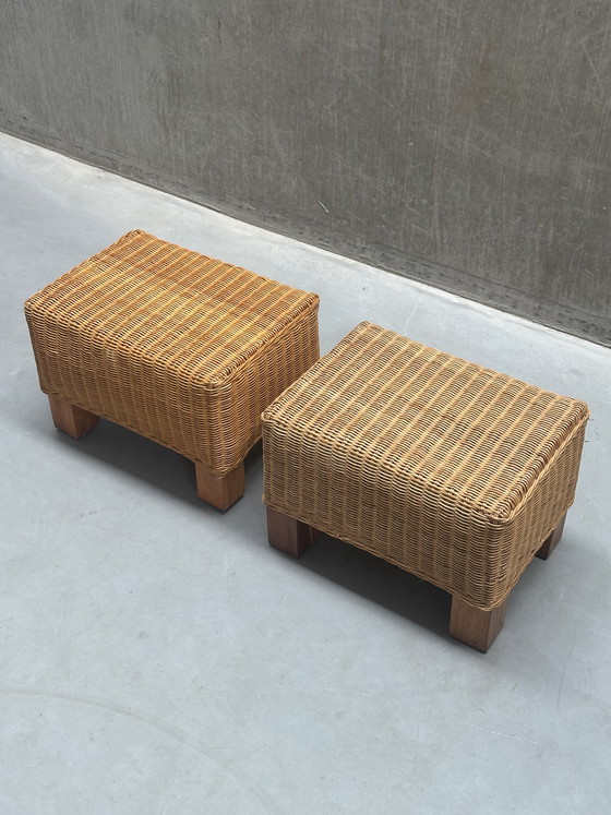 Image 1 of Set di 2 poggiapiedi/tavolini vintage in rattan