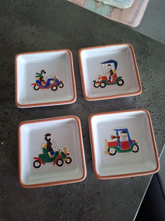 Set di quattro ciotole in ceramica con illustrazioni di auto, Bianco, Vintage (foto 7 di 7)
