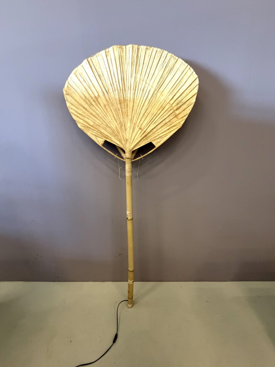 Image 1 of Grote Uchiwa vloerlamp van bamboe en rijstpapier, ontworpen door Ingo Maurer.