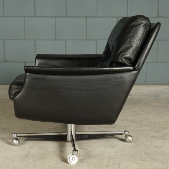 Image 1 of Set vintage lederen draaifauteuil met hocker – jaren 70