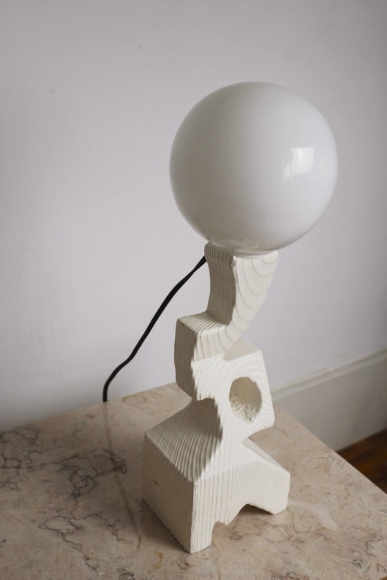 Image 1 of Sculpturale houten tafellamp, vintage handgemaakte, witgekalkte essenhouten brutalistische lamp, organisch moderne nachtlamp.