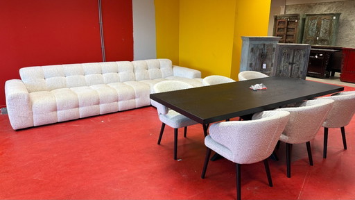 Richmond Interiors Oakura eettafel