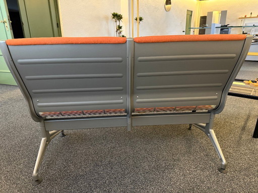 Bancos de la terminal Kusach @ Co