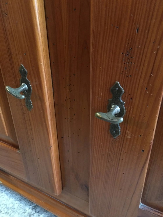 Lärchenholz-Sideboard – Aufbewahrungsschrank (photo 14 of 17)