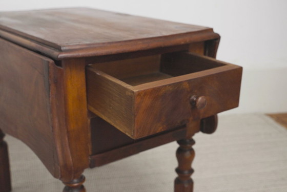 Antique French Pembroke Drop Leaf Table, Walnut Veneer Extendable End Table With Drawers, French Provincial (photo 31 of 41)