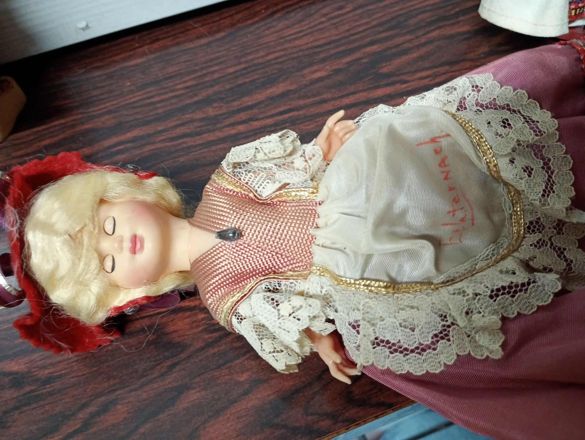 Europäische Puppen aus den 1970er Jahren | €70 | Whoppah