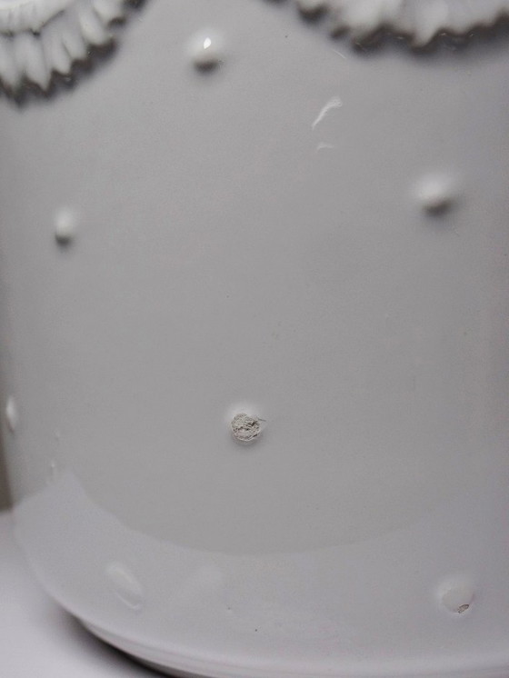 Image 1 of Decoratieve witte aardewerken plantenpot uit Bassano, Italië, vintage shabby chic.