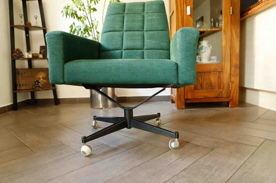 Image 1 of Coppia di sedie girevoli retrò su rotelle