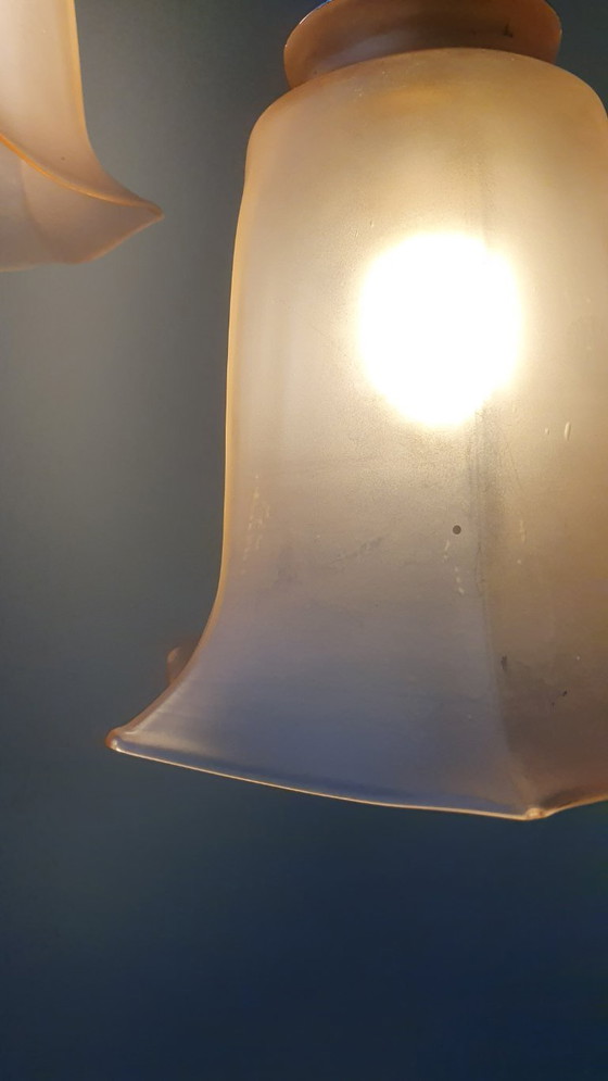 Image 1 of Set Vintage franse roze hanglampen van gekleurd glas.