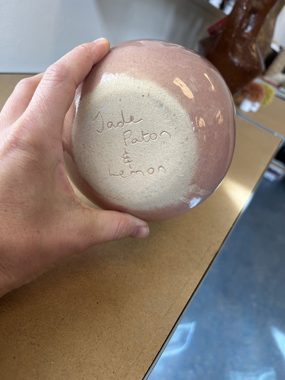 Image 1 of Zitronenvase von Jade Paton