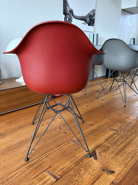 Image 1 of Vitra DAR stoel