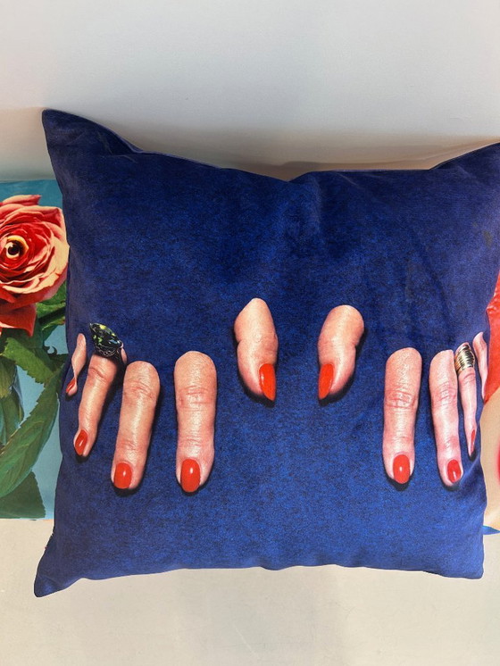 Image 1 of Cojín Seletti - papel higiénico