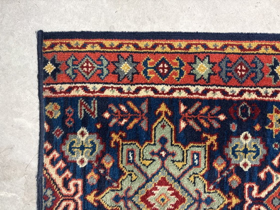 Image 1 of Tappeto lungo decorativo in stile Mid-Century, nei toni dell'indaco e della terra. 470 x 70 cm.