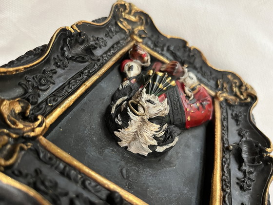 Image 1 of 2x Portrait en relief (3d) de chiens en tenue classique