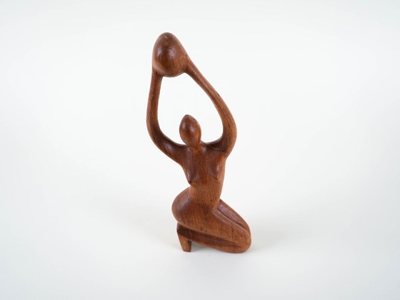 Image 1 of Sculpture en teck représentant une femme, design danois, années 1970, fabriquée au Danemark