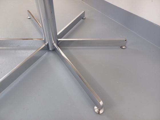 Image 1 of Vintage round dining table in white marble and chrome metal from the 1970s