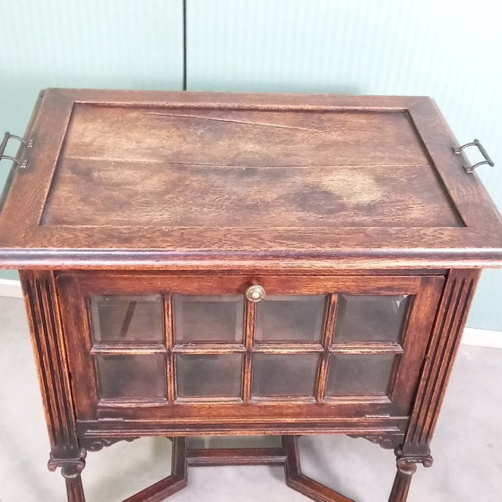 Image 1 of Antiek eikenhouten theekastje