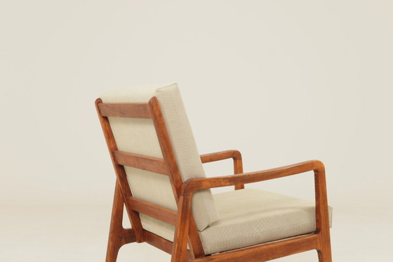 Image 1 of Poltrona vintage in velluto a coste color oliva con struttura in legno, design moderno di metà secolo, 1970