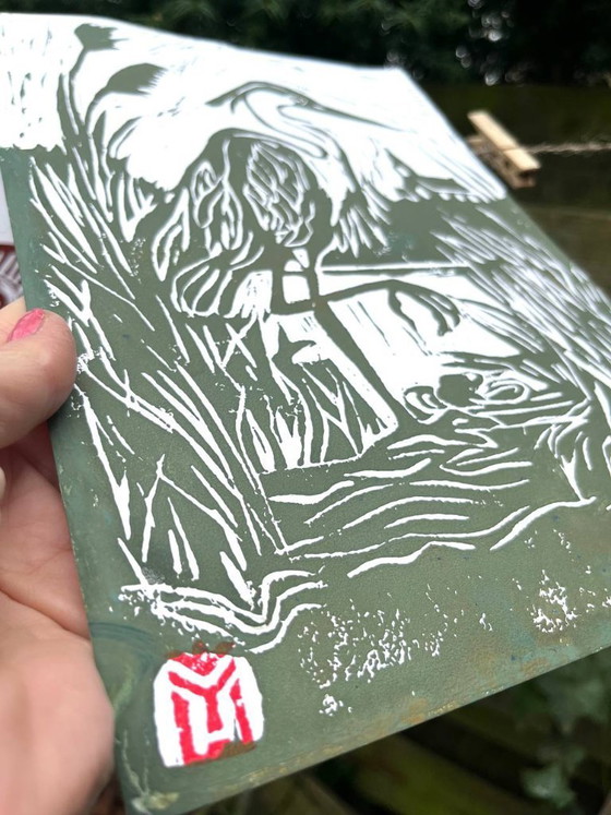 Image 1 of Linosnede van een reiger | Vogelkunst met groene inkt | Handgemaakt op A4-papier (beperkte oplage)
