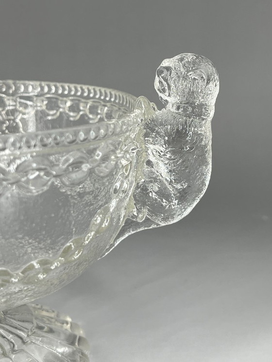 Image 1 of Antica ciotola in vetro pressato con piedistallo e manici a forma di cane – Decorazione a ghirlanda di catene (circa 1900)