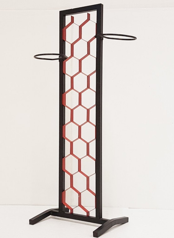 Image 1 of Vintage plantenstandaard/pottenhouder/plantenbak van zwart en rood metaal uit de jaren 60