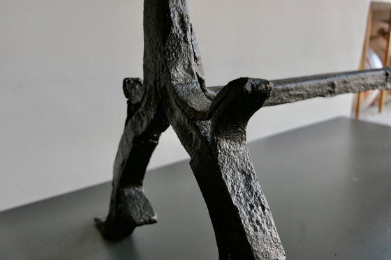 Image 1 of Paire de grands fers à repasser ou boules à feu en fer forgé (Andier)