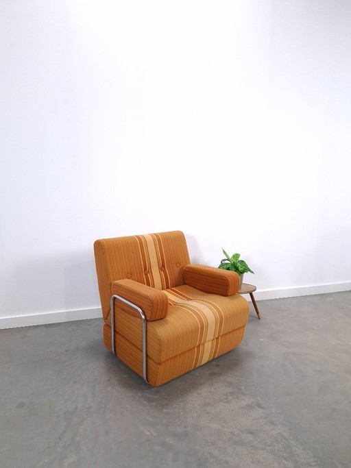 Vintage 70er ausziehbarer Lounge Sessel – Ockergelb braun gestreift mit Chromrohrrahmen, Schlafstuhl, Schlafsofa, Stuhl 1