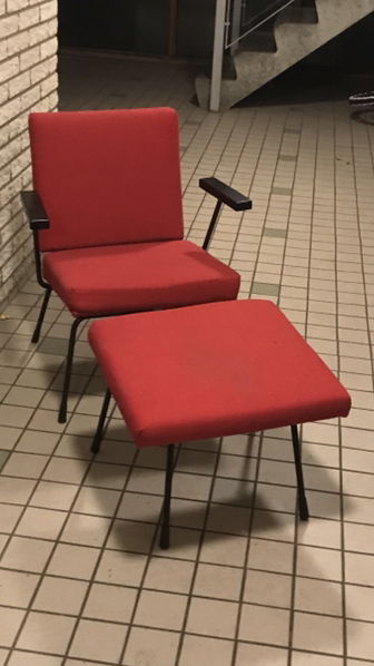 Gispen 1401 fauteuil + 1801 voetenbankje