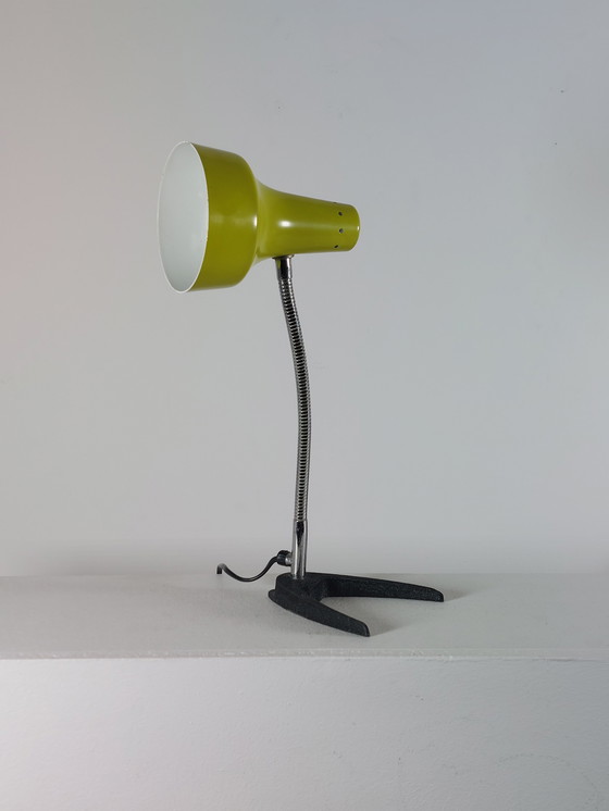 Image 1 of Greenish-yellow vintage mid-century table lamp, crow's foot, gooseneck, crinkle finish