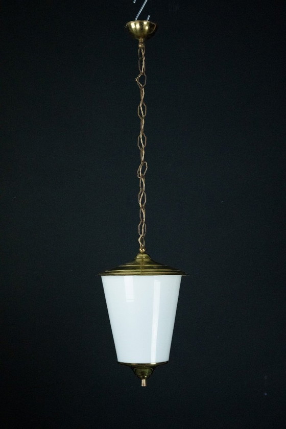 Image 1 of Lanterna a sospensione Mid-Century in ottone e vetro lattimo di Murano, Italia, anni '50.