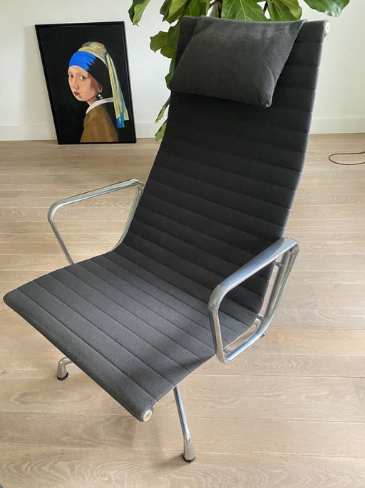 Vitra AE 124 Lounge Chair + AE 125 Footstool