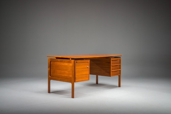 Image 1 of  Mid Century Modern Freistehender Teakholz-Schreibtisch von GV Møbler, 1960er Jahre