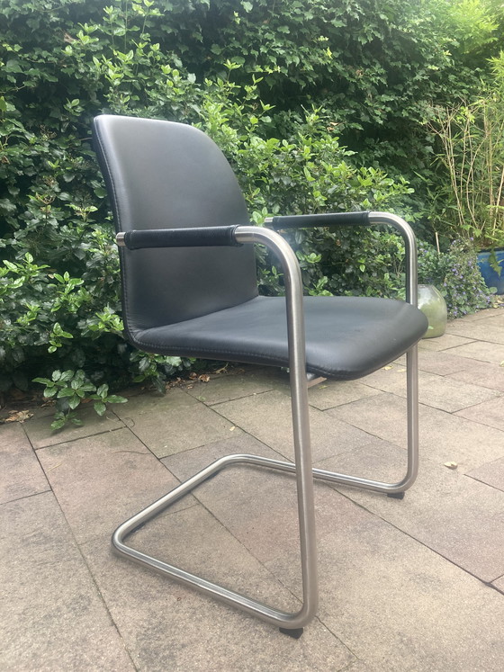 Image 1 of Bert Plantagie Anushka eetkamer stoelen. 