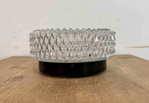 Lampada da parete o da soffitto in vetro vintage di Napako, anni '70