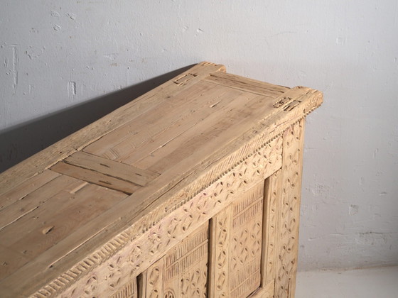 Antique carved low sideboard in fir wood – China, circa 1930 (photo 23 of 40)
