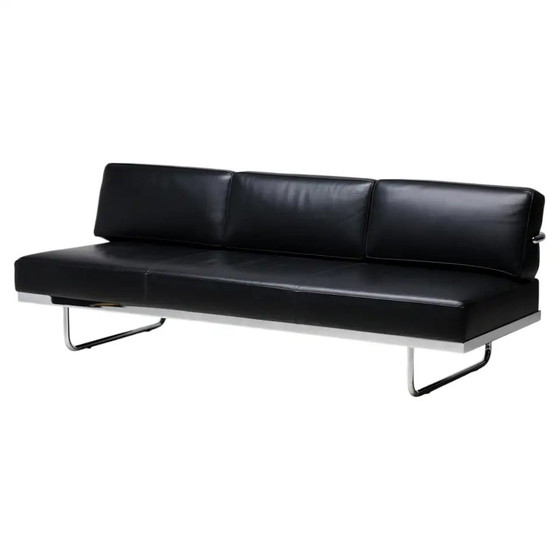 Divano LC2 di Le Corbusier, Pierre Jeanneret e Charlotte Perriand per Cassina – Divani (photo 27 of 27)