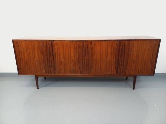 Image 1 of Vintage Scandinavisch dressoir van palissanderhout, ontworpen door de Deense designer Arne Vodder, daterend uit de jaren 60.