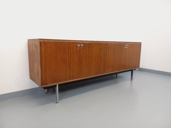 Image 1 of Vintage modern dressoir van palissanderhout en verchroomd metaal uit de jaren 60 en 70.