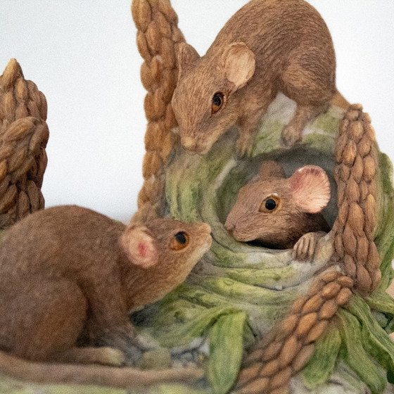 Image 1 of Vintage Leonardo Veldmuizen in Graan Beeldje, The Nature Studies Serie