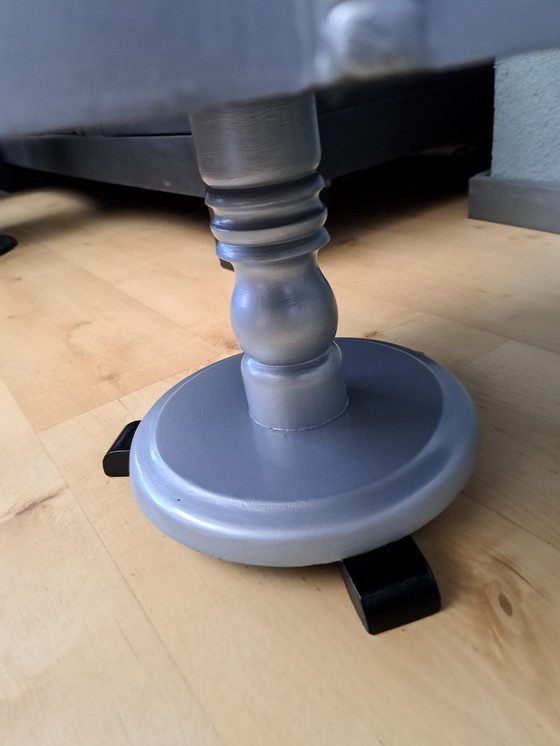 Image 1 of Carousel table