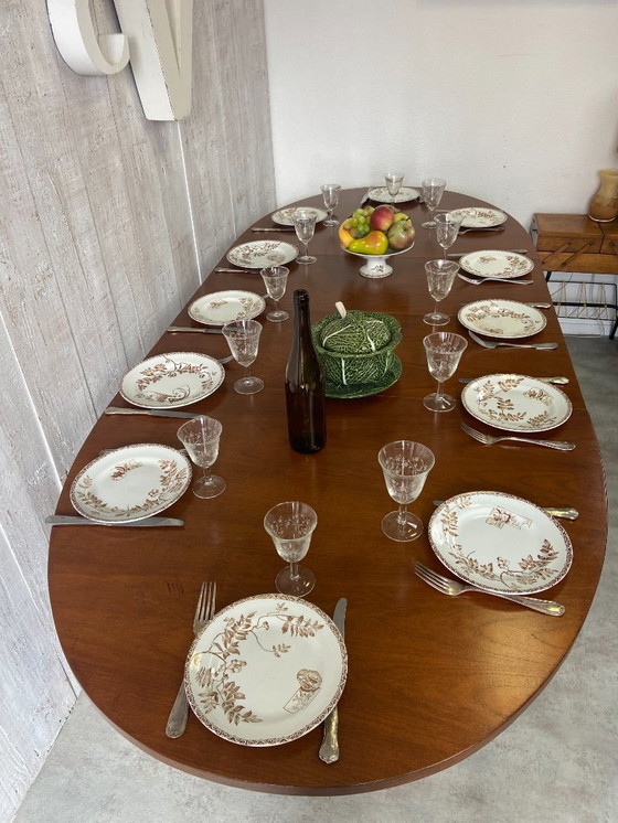 Image 1 of Extendable oval table 240cm (160cm)x 100cm