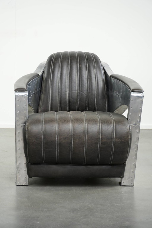 Fauteuil/robinet de style aviateur unique et confortable en cuir de vachette, finitions aluminium et rivets