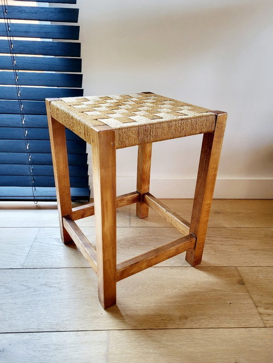 Image 1 of Vintage houten krukje met geweven zitting, landelijke stijl, jaren 1970