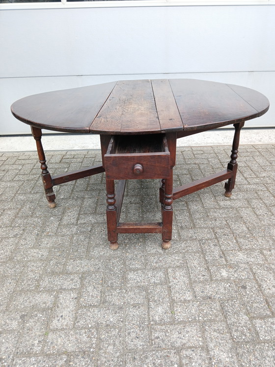 Image 1 of Antique English Gateleg Table from the 19th Century, Made of Solid Oak